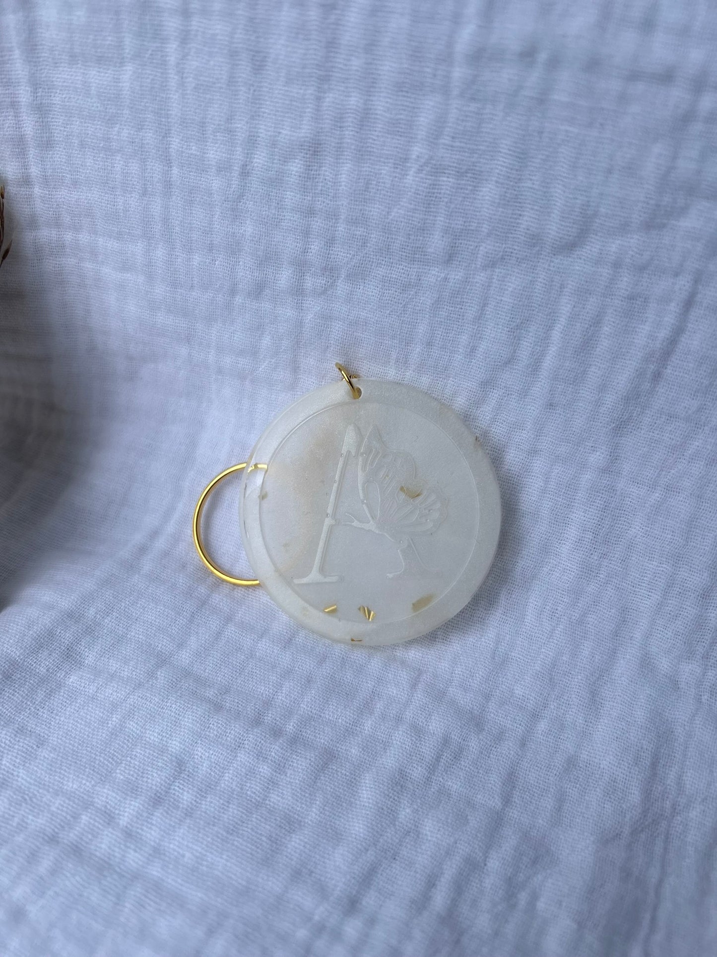 Porte Clé rond avec Lettre et papillon